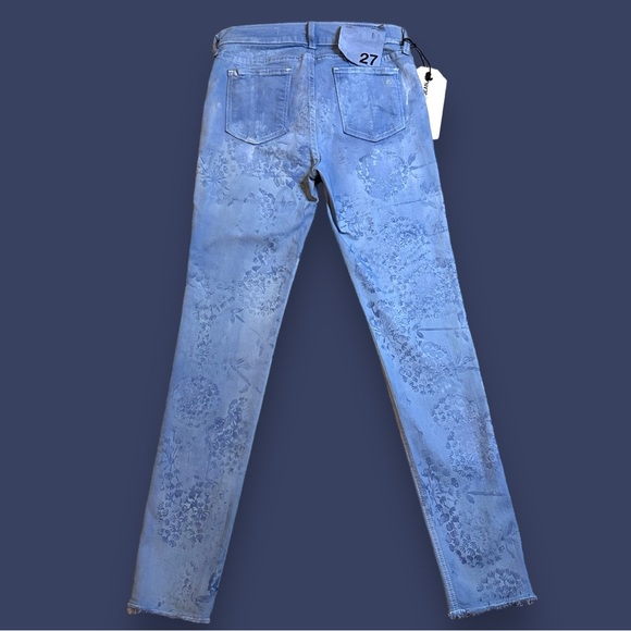 🎉HP🎉 Originally NWTWhite Skinny Capri NOW Cyanotype Floral Style Blue. Size 27 - Picture 5 of 13